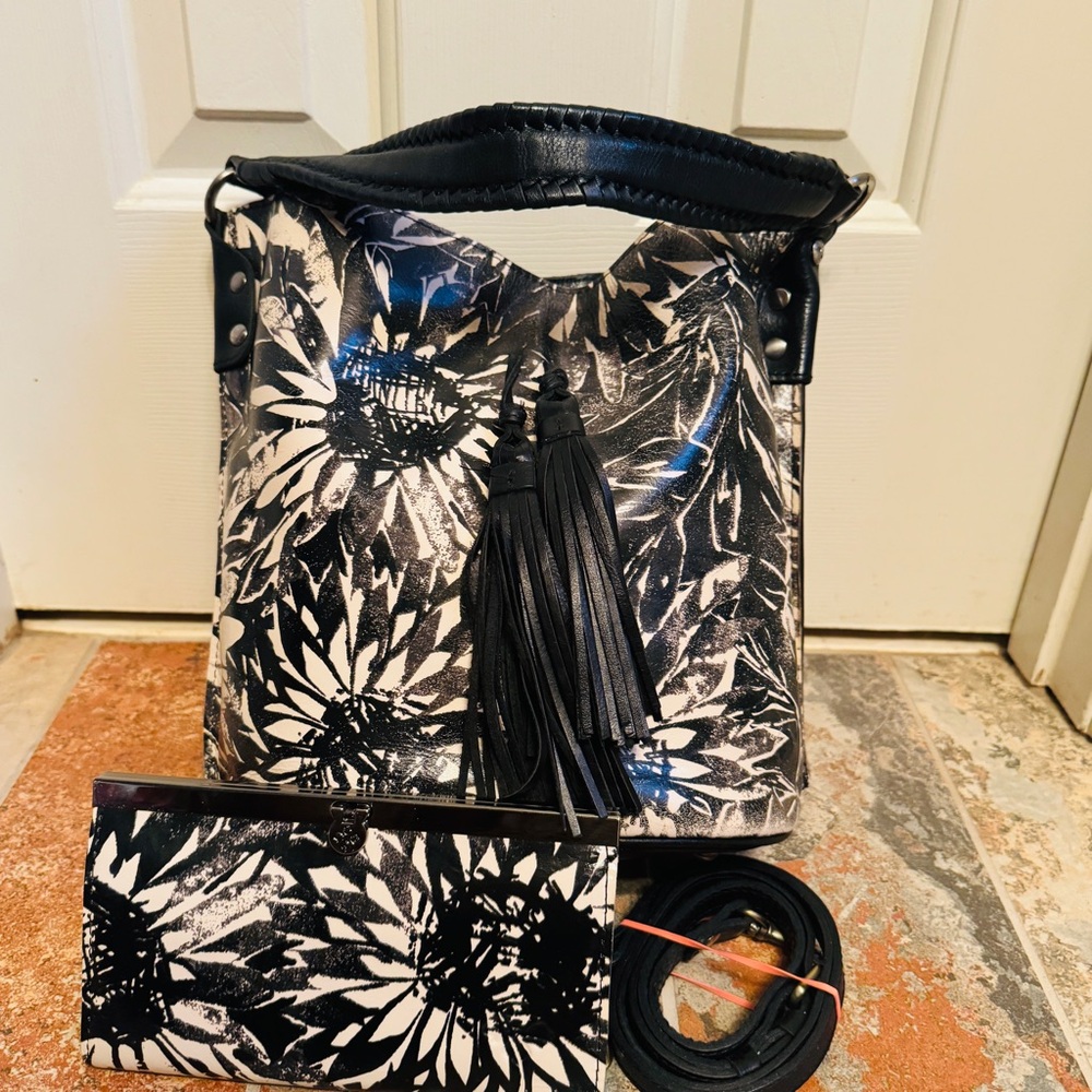 Beautiful Patricia Nash Otavia Sunflower Women's Distressed Leather Handbag! - Picture 10 of 13